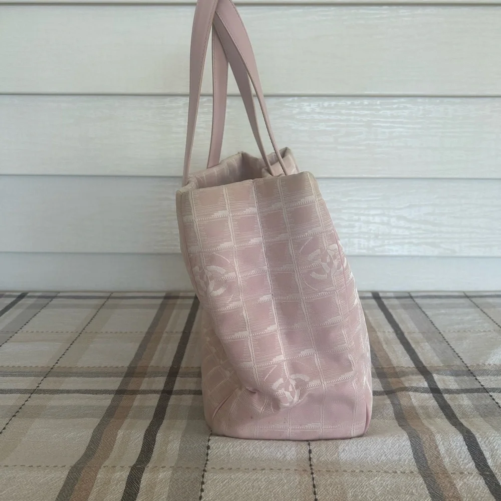 Chanel Light Pink Tote Bag- CC Logo - Picture 4 of 16
